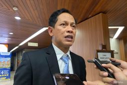 Menteri Hanif Faisol Nurofiq akan evaluasi wacana penghentian impor sampah