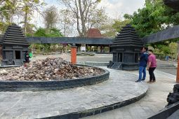 Disbudpar Bojonegoro perbaiki sarpras tarik kunjungan wisatawan