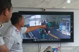 Pria jaket ojol ditangkap saat selundupkan narkoba jenis sabu ke Lapas Cipinang
