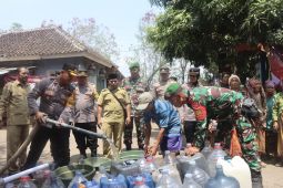 Polres Pasuruan salurkan bantuan air bersih minimalkan dampak kekeringan
