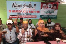 Relawan Khofifah-Emil sediakan kopi gratis pertebal kemenangan di Surabaya