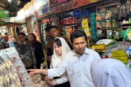 Emil Dardak dengarkan curhatan dan masukan pedagang Pasar Lawang Malang