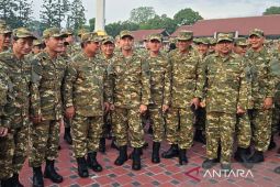 Kabinet Merah Putih olahraga pagi bersama pada hari pertama di Akmil