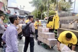 Bawaslu Karimun awasi pengiriman 101 kotak berisi surat suara dari Batam