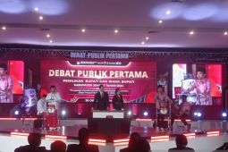 Debat publik perdana di Pilkada Jember untuk pertajam visi misi paslon