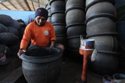 Produk kerajinan dari limbah di Surabaya