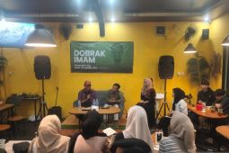 Imam-Ririn siap lanjutkan beasiswa perguruan tinggi hingga 1.000 orang