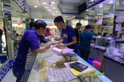 Emas Antam awal November turun Rp15.000