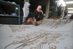 Khofifah safari politik di batik tulis lintang sari kenongo Sidoarjo