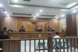 Hakim hukum terdakwa pencuri buah sawit selama enam tahun penjara