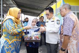 Pj Gubernur bagikan bantuan sosial bagi PPKS Wilayah Kota Malang