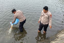 Dukung ketahanan pangan, Polres Serang tebar10 ribu benih ikan