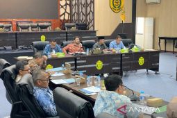 ADV - Banggar DPRD Banjarmasin bahas target pendapatan 2025