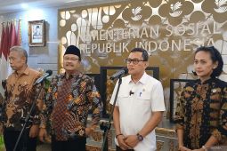 Mensos  pastikan korban letusan Gunung Lewotobi dapat bantuan layak