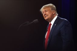 Trump gugat CBS News atas editan wawancara Harris