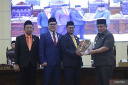 Bupati Bekasi sampaikan nota penjelasan Raperda APBD 2025