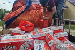 Polisi Bengkayang tangkap penyelundup barang ilegal dari Malaysia
