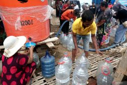 Bantuan air bersih warga terdampak kekeringan di Trenggalek