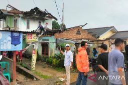 Puting beliung rusak puluhan rumah warga Pangkalpinang