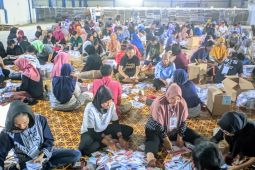 KPU Batam telah lakukan sortir dan lipat surat suara pilkada