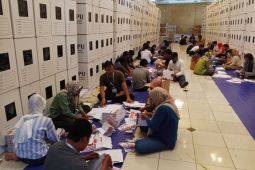 KPU Kota Bogor mulai sortir dan lipat surat suara Pilkada 2024