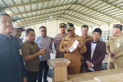 KPU Probolinggo mulai sortir dan lipat surat suara pilkada