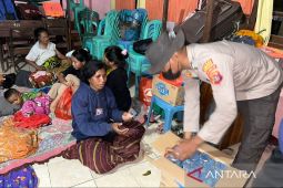 Ratusan paket bantuan korban erupsi gunung api  NTT disalurkan