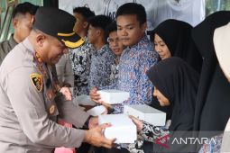 Polres Penajam penuhi gizi anak lewat makan bergizi  gratis di sekolah
