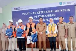 Penyandang disabilitas di Belitung terima sertifikat kompetensi