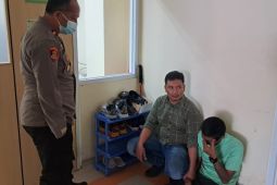 Diduga kesal dimarahi, suami di Pasar Minggu tusuk istri pakai gunting