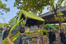Ratusan warga Tangerang hadang dan rusak kendaraan truk tambang PIK 2