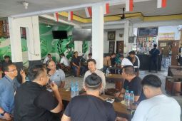 Emil Dardak "cangkrukan" bareng pelaku usaha warkop Surabaya dan Sidoarjo