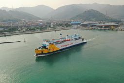 Pelabuhan Merak tak layani penyeberangan akibat cuaca buruk