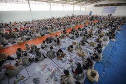 KPU Kota Bandung melibatkan 480 warga sortir dan lipat surat suara