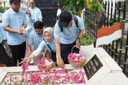Anak muda PT PAL ziarah ke Makam Bung Tomo peringati Hari Pahlawan