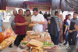 Dengarkan keluhan masyarakat, Bobby tempuh 342 km Humbahas-Langkat