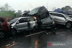 Kecelakaan beruntun di Tol Cipularang, evakuasi masih berlangsung