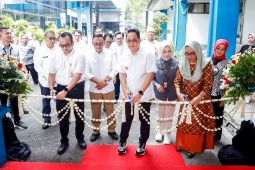 Pj Gubernur Adhy luncurkan tiga layanan di Disperintag Jatim