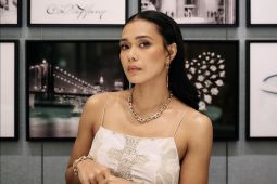 Adinia Wirasti hadir sebagai perempuan realistis dalam film terbarunya