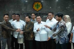 Mentan gelar mediasi peternak sapi perah dan industri pengolahan susu
