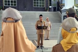 Gubernur Kalsel muncul ke publik usai "hilang"