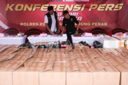 Polisi gagalkan peredaran jutaan batang rokok ilegal di Surabaya