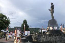 Siswa di  Ambon pameran lukisan WPAP bergambar pahlawan