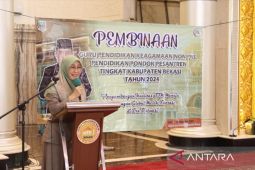 Pemkab Bekasi salurkan insentif pendidikan pada 2.142 guru agama non-ASN