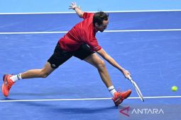 Daniil Medvedev butuh lima set untuk atasi petenis peringkat 418