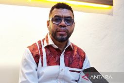 Filep Wamafma: Pengalihan kewenangan SMA ke kabupaten perlu dievaluasi