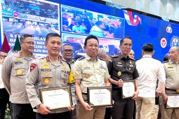 Kapolda Jambi terima pin emas dari Menteri ATR