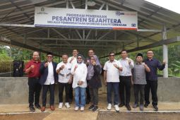 BRI Insurance bantu ekonomi pesantren bidang peternakan