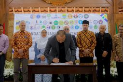 75 perguruan tinggi di Kota Bandung tandatangani komitmen pengelolaan sampah