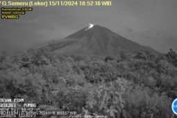 Semeru kembali alami erupsi lagi disertai letusan setinggi 400 meter
